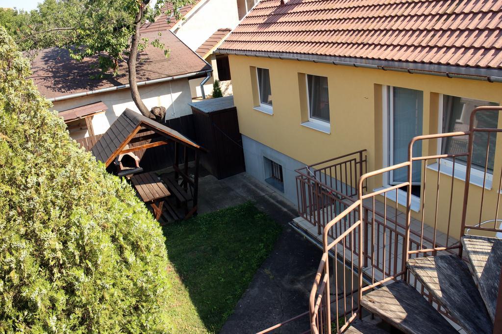 Hotel Dom Studia Petra Štúrovo Exterior foto